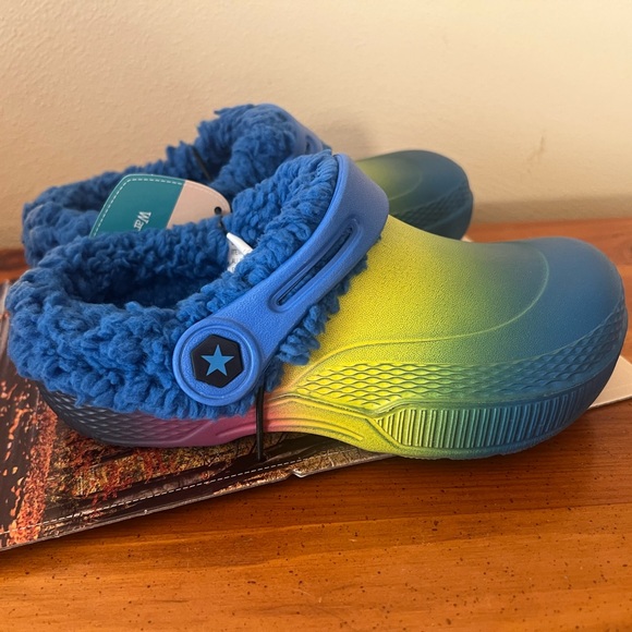 NWT Children’s Warm Lined Clogs-size 11/12 - Picture 5 of 6